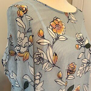 Light blue flowered dress / size X Large